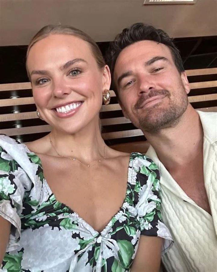 Is Hannah Brown Staying on 'The Bachelor'? She Already Gave Us a Clue