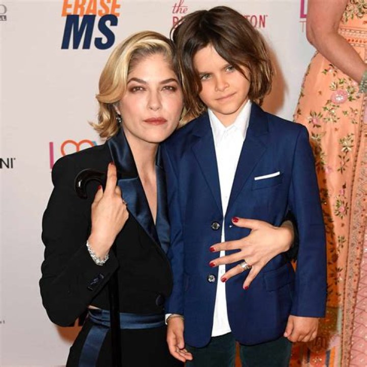 Selma Blair jumps into pool naked, shares photo to get back at son for pushing her off the edge earl