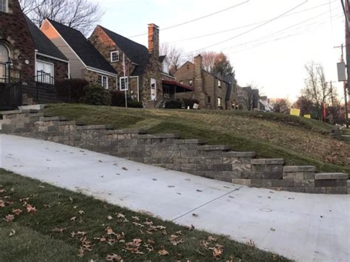 Top 5 Things to Consider When Choosing a Retaining Wall Contractor in Pittsburgh