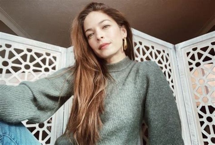 Who Is Kristin Kreuk Sister Justine Kreuk? Family Details |